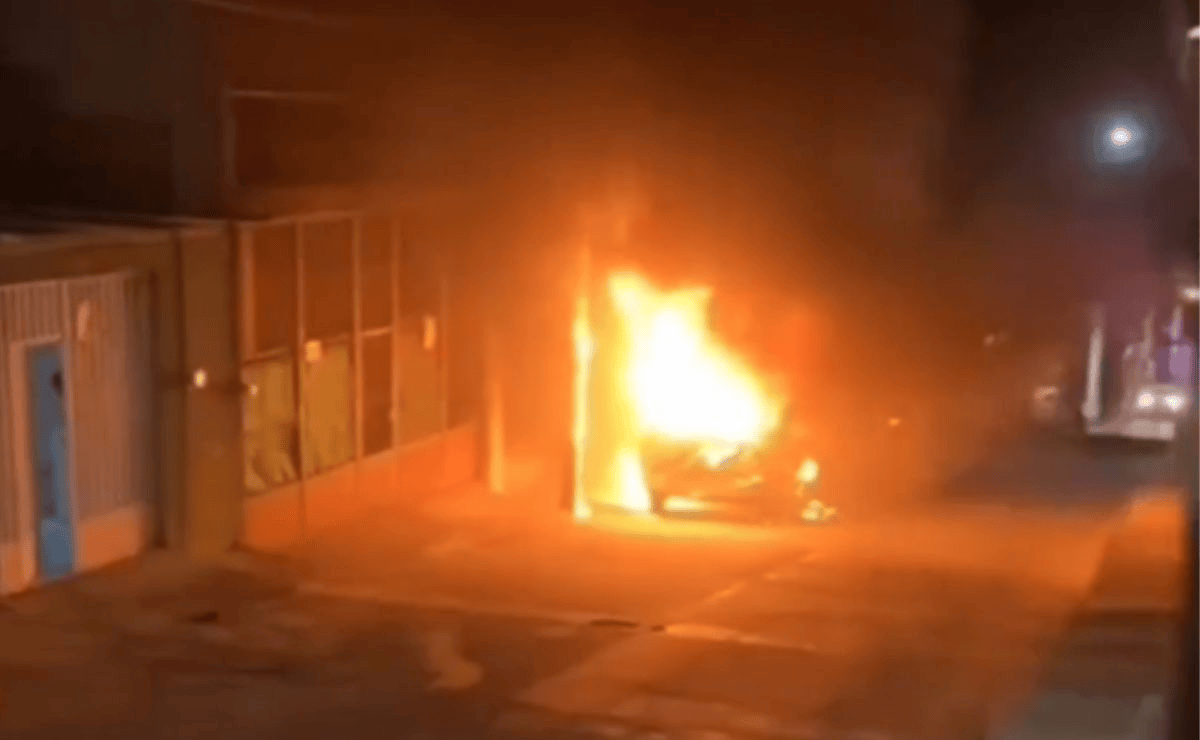 Incendian dos camionetas en Teocaltiche, Jalisco, sin heridos