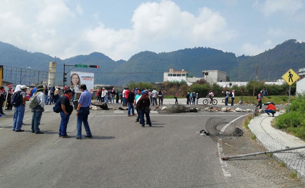 Paro y bloqueos en Chiapas por demandas de maestros indígenas