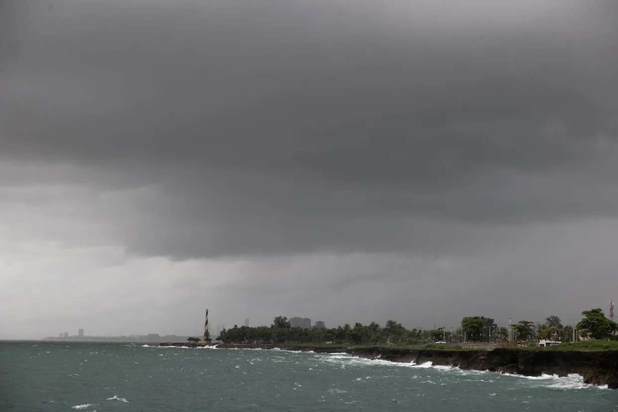 Huracán Melissa categoría 5 provoca lluvias en Yucatán sin riesgos directos