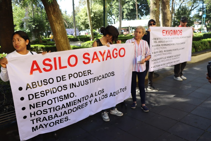 Ex trabajadores del Asilo Sayago protestan por despidos en Xalapa
