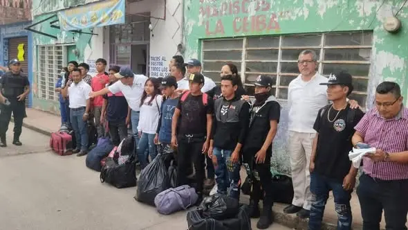 28 jóvenes chiapanecos regresan tras rescate en altamar por la Marina