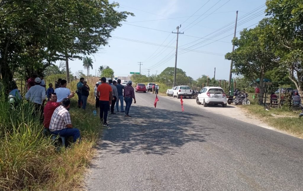 Ejidatarios bloquean pozo de Pemex en Oxiacaque, Tabasco
