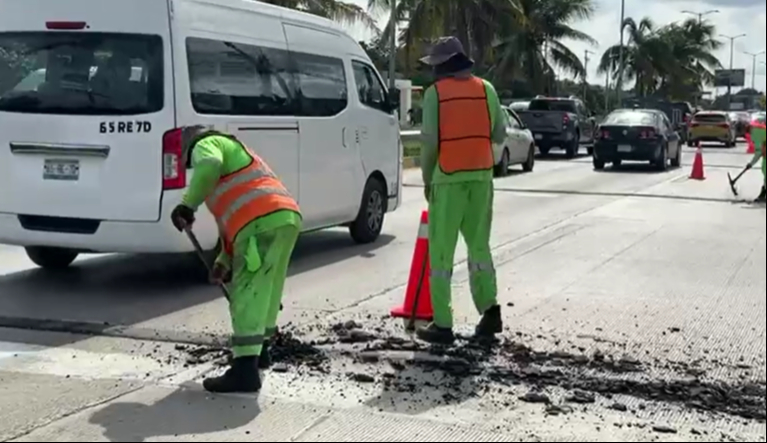 Retiran topes en Boulevard Colosio de Cancún por caos vial