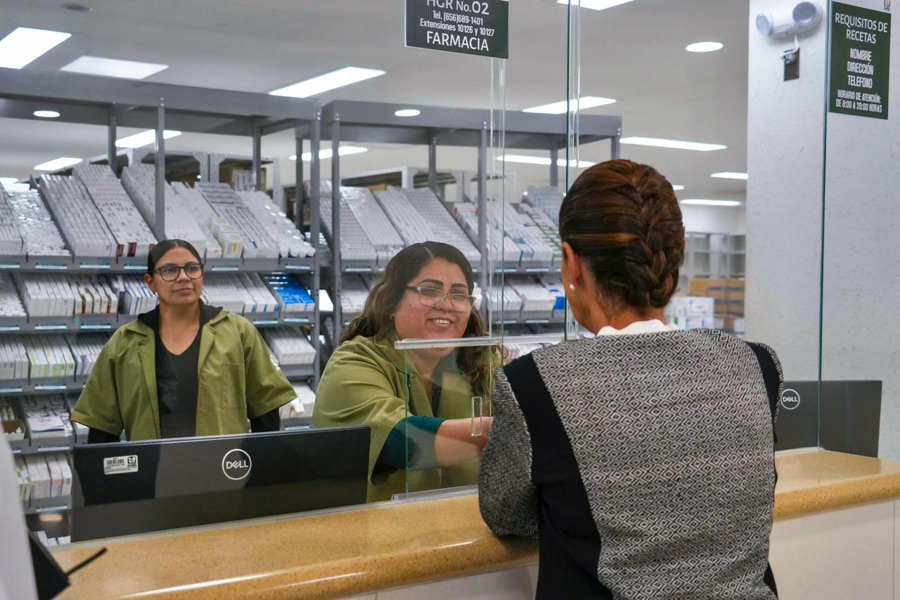 Sheinbaum supervisa abasto de medicamentos en IMSS Juárez