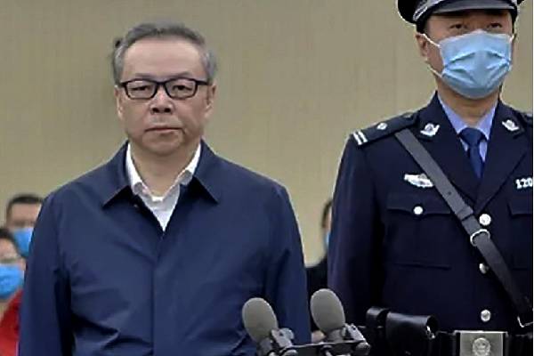 China condenó a muerte a exfuncionario por sobornos