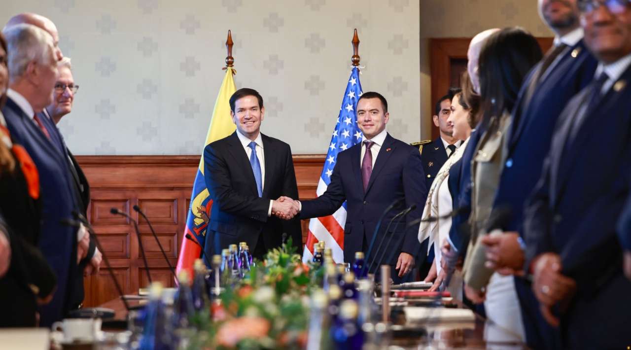 EU y Ecuador lanzan operaciones contra narcotráfico