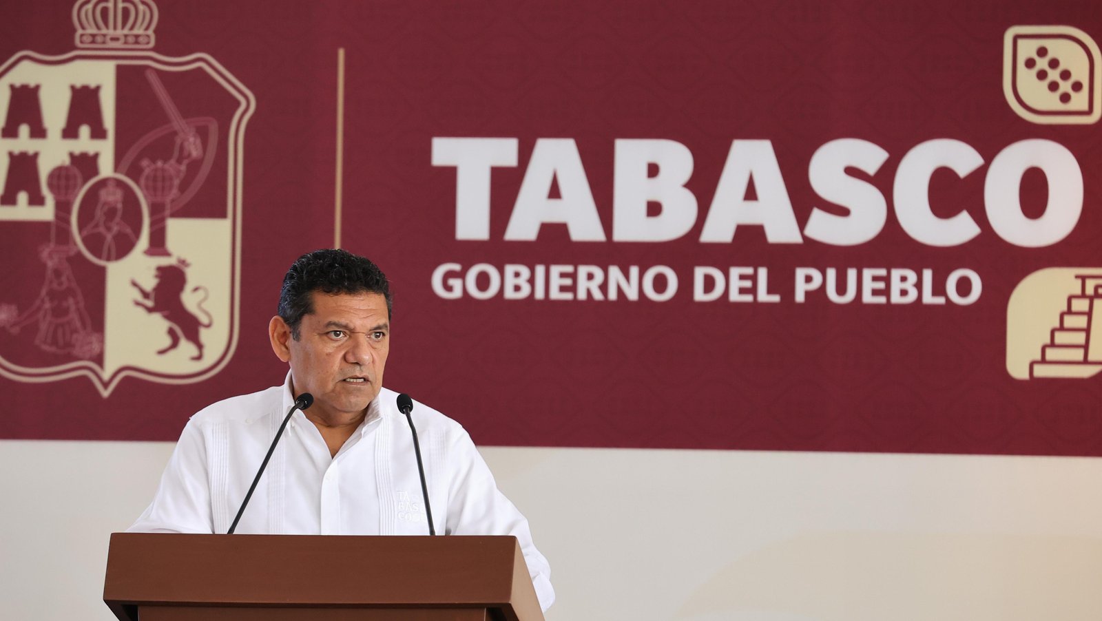 Javier May cancela vacaciones para reforzar seguridad