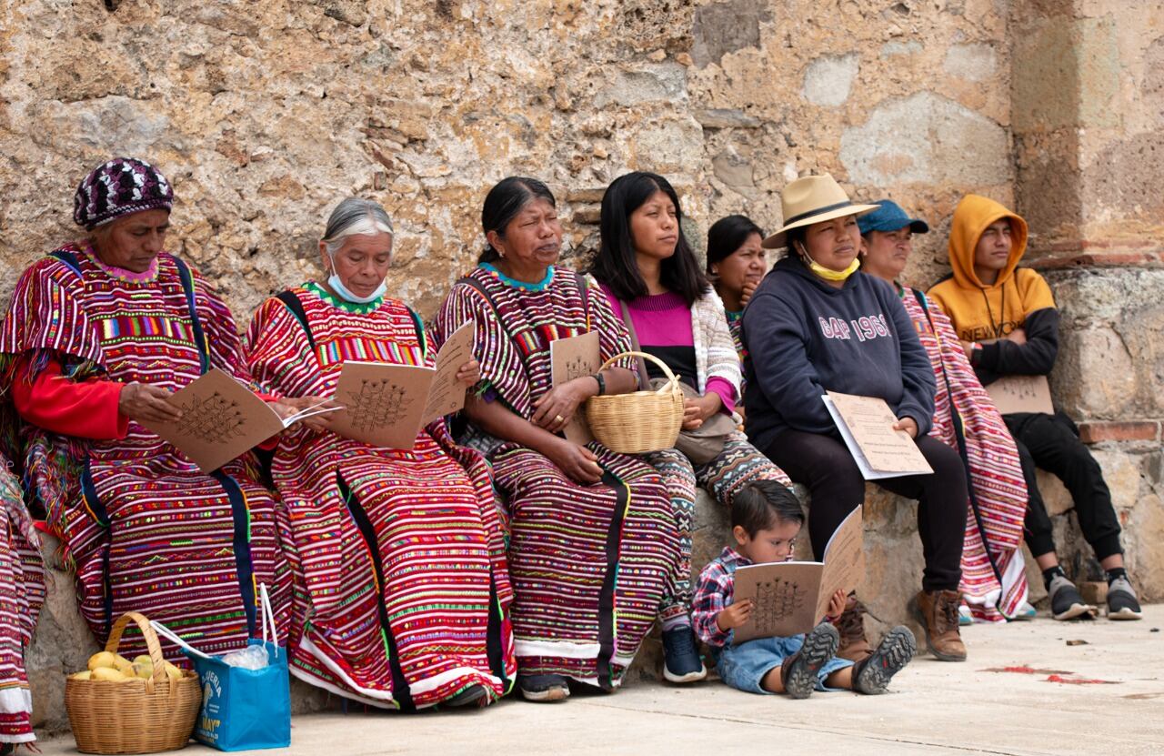 Mujeres indígenas en Oaxaca exigen obras y servicios de salud