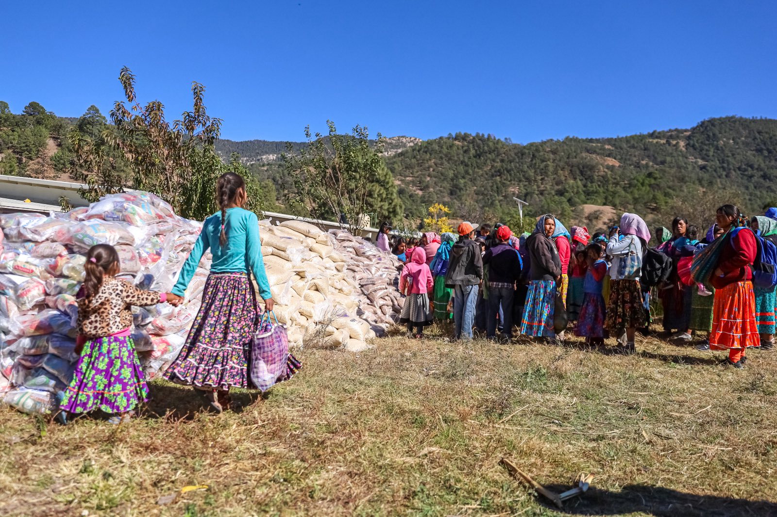 Chihuahua distribuye 92 toneladas de maíz y frijol en Tarahumara