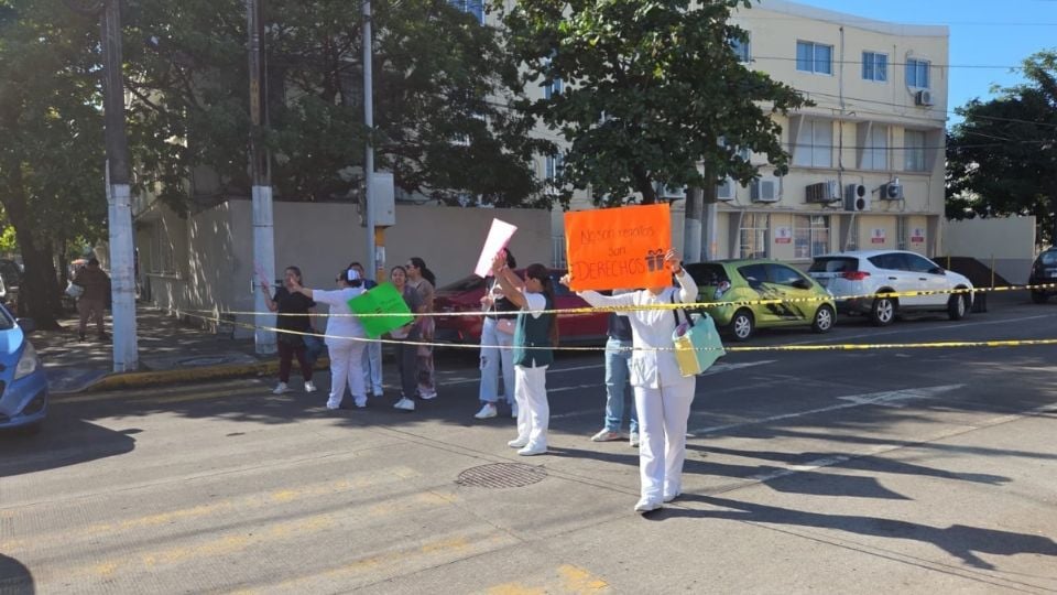 Enfermeras de Veracruz protestan por bono de Navidad