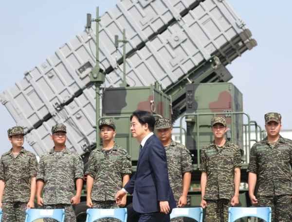 China sanciona empresas de defensa de EU por armas a Taiwán