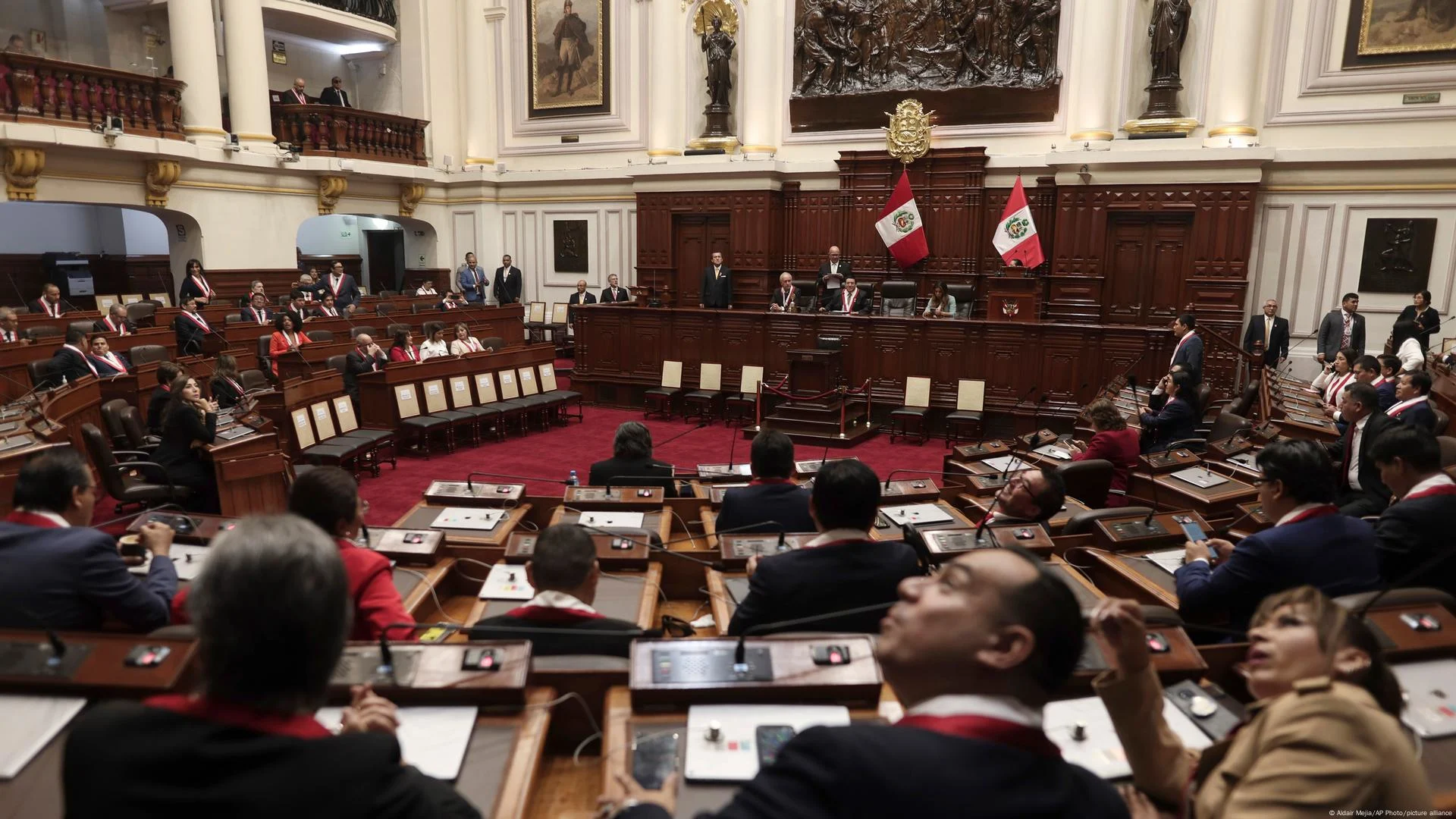 Congreso de Perú Aprueba Ley de Amnistía para Militares