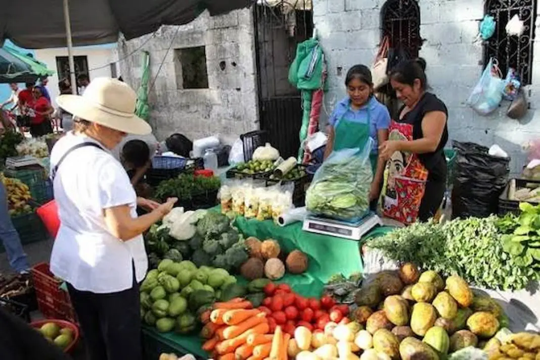 Sector alimentario impulsa ventas en tianguis de Cancún