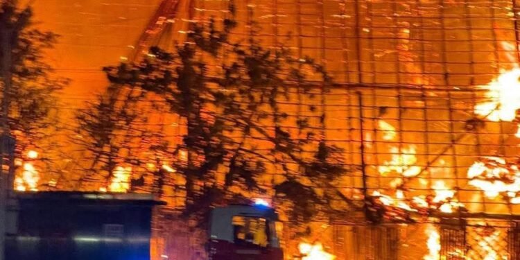 Rescatan a mujer atrapada en incendio en Kanasín, Yucatán