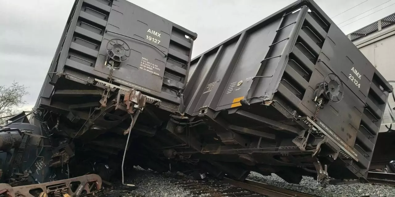 UACO adeuda 5 quincenas y aguinaldo; tren descarrila en Sonora