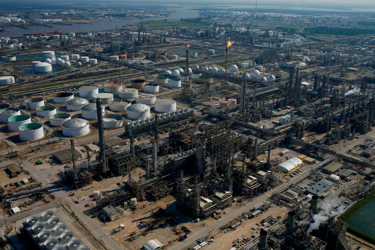 Sheinbaum: México refina 80% de gasolina que consume
