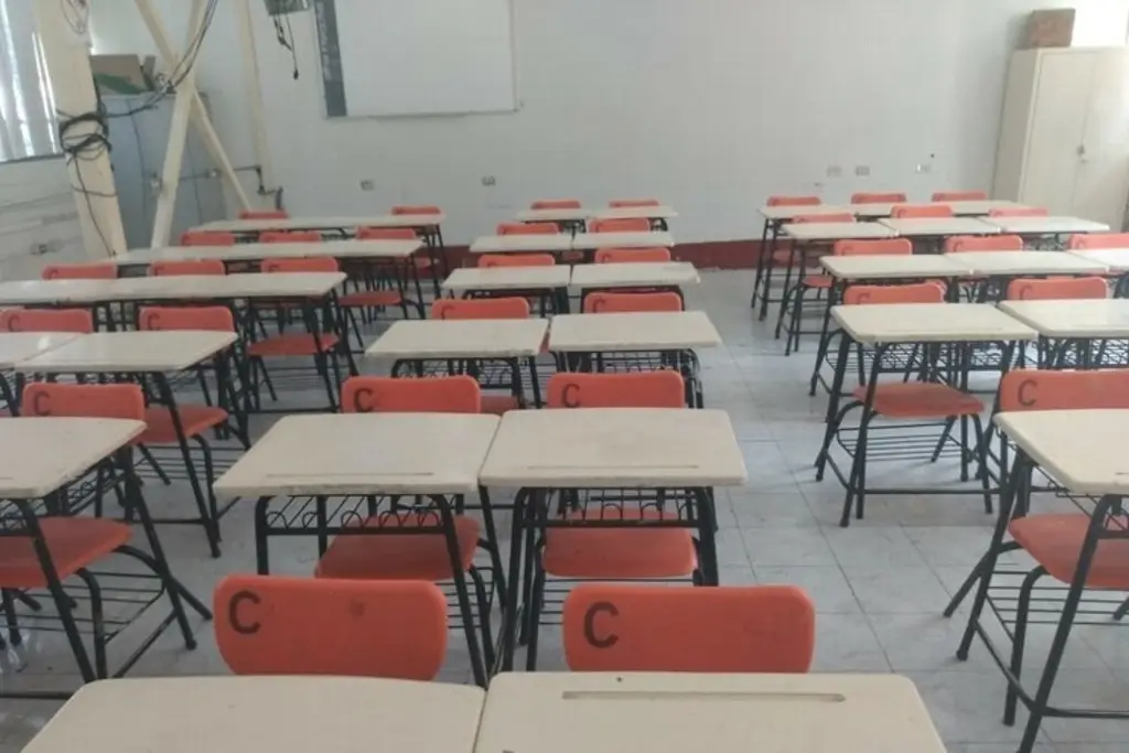 Millones regresan a clases; Veracruz suspende por lluvias