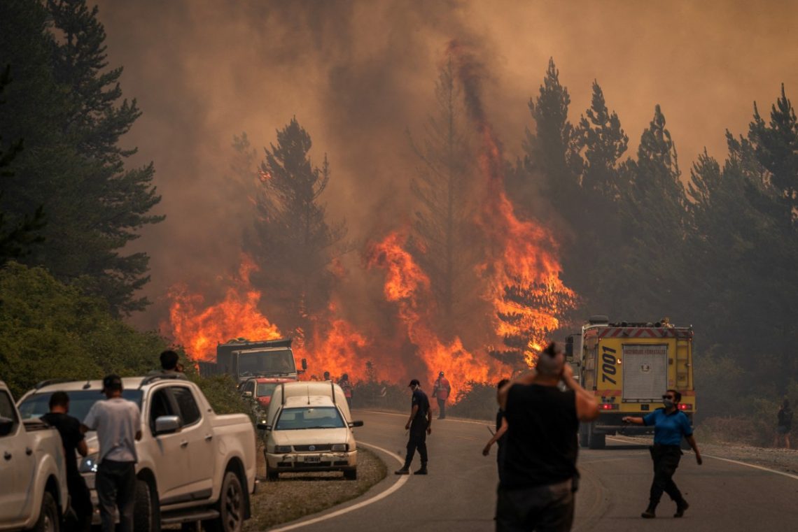 Incendios devastan la Patagonia argentina; 15 mil hectáreas en llamas