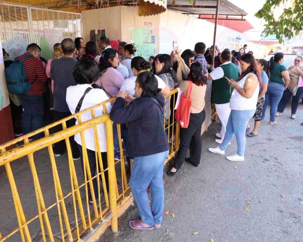 Padres cierran primaria en Villa Parrilla por docente