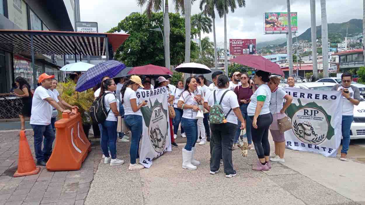 IMSS en México: Trabajadores exigen restitución de pensiones dignas