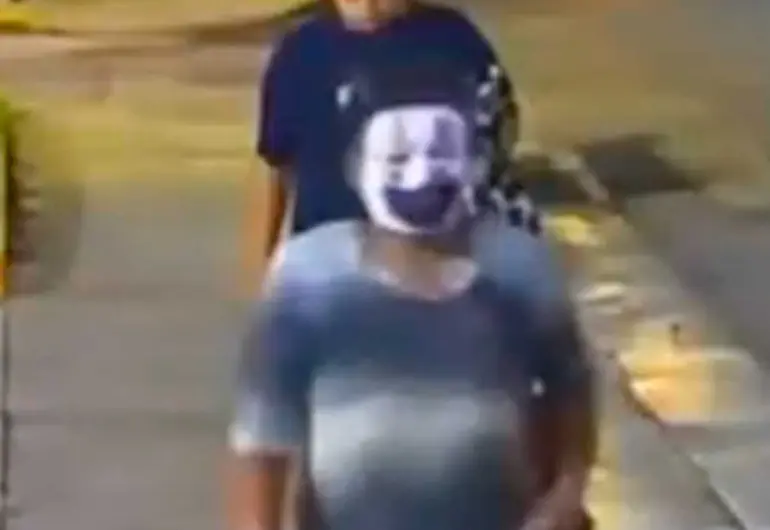 Hombre disfrazado de payaso acosa y roba en Campeche