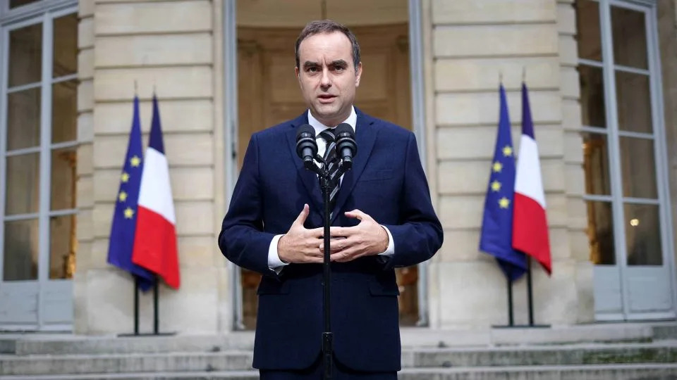 Renuncia del primer ministro Lecornu agrava crisis política en Francia