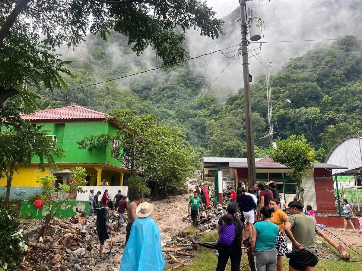 Ilamatlán Veracruz incomunicado y sin ayuda tras lluvias intensas
