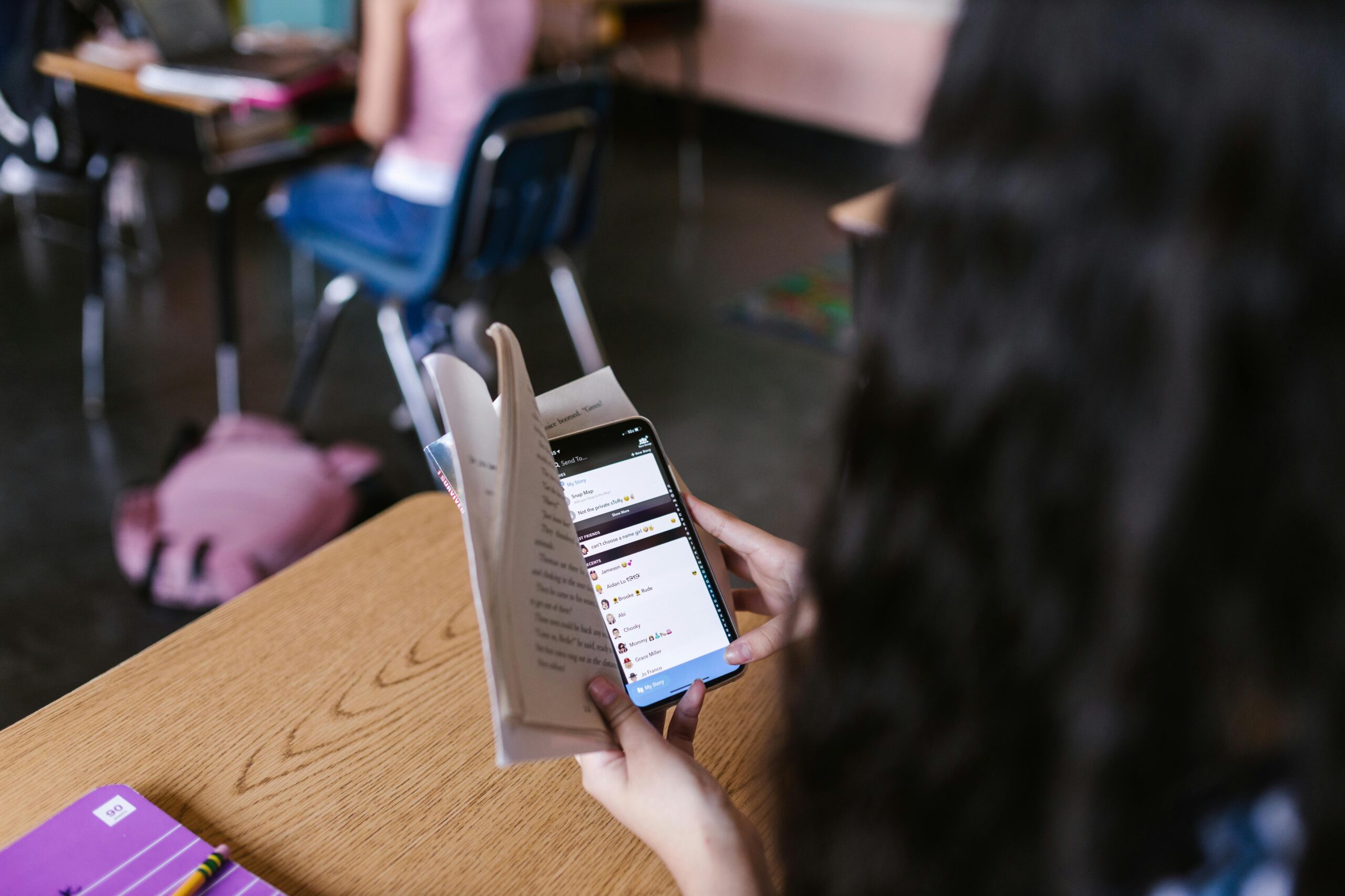 Campeche regula uso de celulares en escuelas para evitar ansiedad