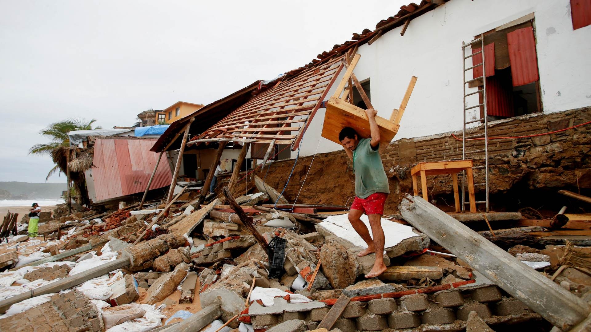 Pinotepa Nacional sin apoyo tras el huracán Erick: 4 meses después