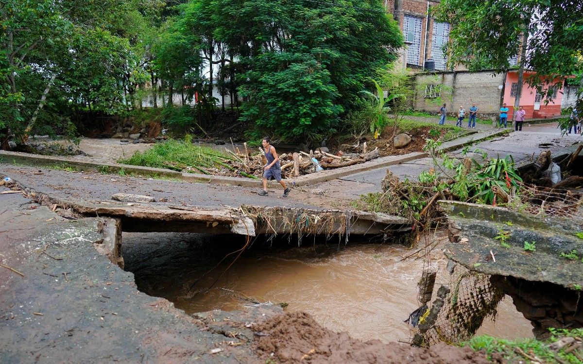 307 localidades incomunicadas tras lluvias en Hidalgo y otros estados